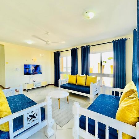Elna'S Nyali - Work & Unwind - Pool, Sea Views, Ac & Fast Wi-Fi Bed & Breakfast Mombasa Exterior photo
