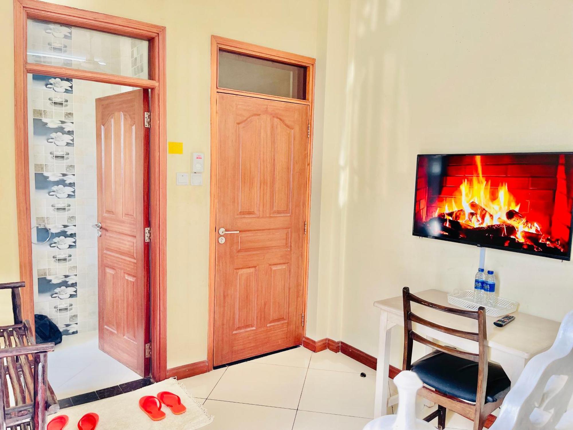 Elna'S Nyali - Work & Unwind - Pool, Sea Views, Ac & Fast Wi-Fi Bed & Breakfast Mombasa Exterior photo