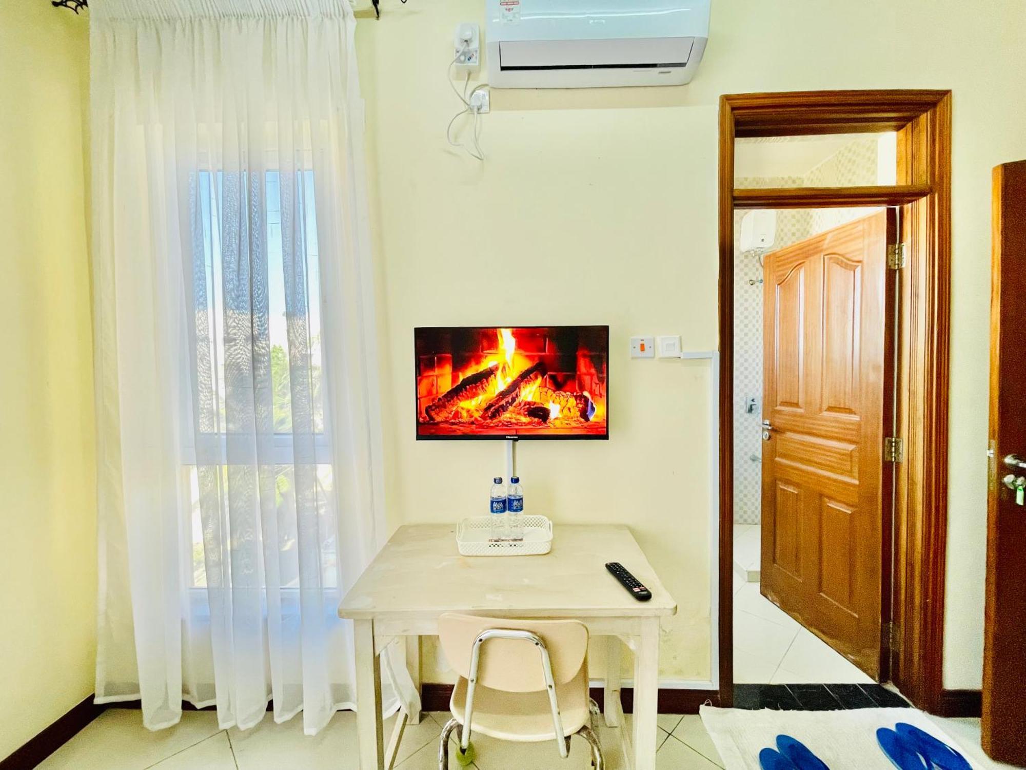 Elna'S Nyali - Work & Unwind - Pool, Sea Views, Ac & Fast Wi-Fi Bed & Breakfast Mombasa Exterior photo