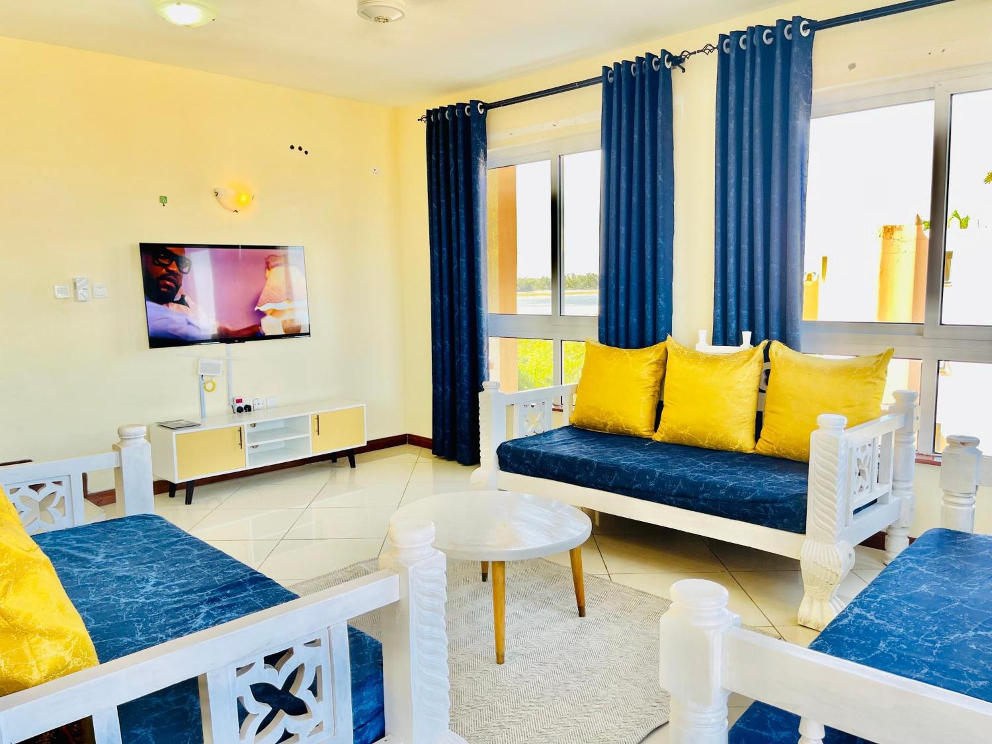 Elna'S Nyali - Work & Unwind - Pool, Sea Views, Ac & Fast Wi-Fi Bed & Breakfast Mombasa Exterior photo