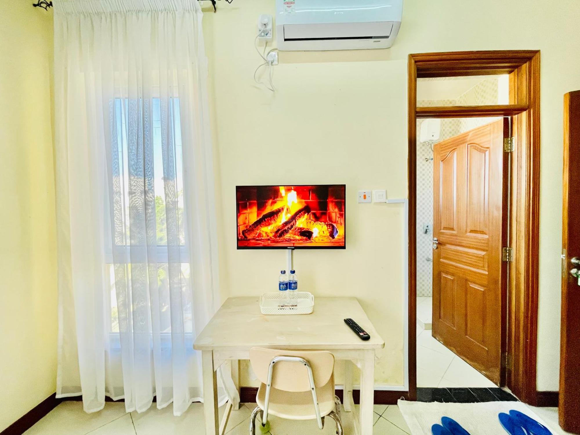 Elna'S Nyali - Work & Unwind - Pool, Sea Views, Ac & Fast Wi-Fi Bed & Breakfast Mombasa Exterior photo
