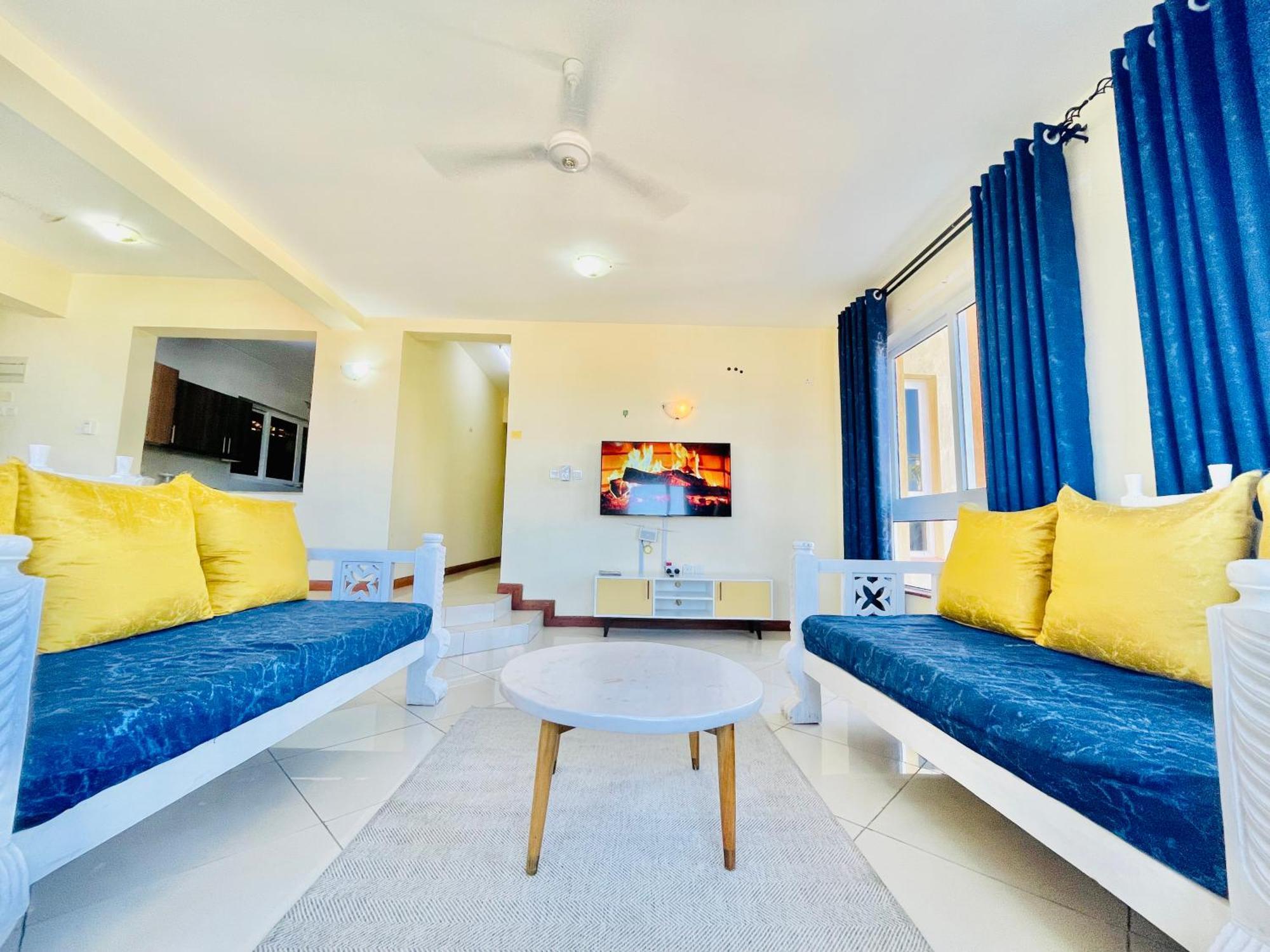 Elna'S Nyali - Work & Unwind - Pool, Sea Views, Ac & Fast Wi-Fi Bed & Breakfast Mombasa Exterior photo