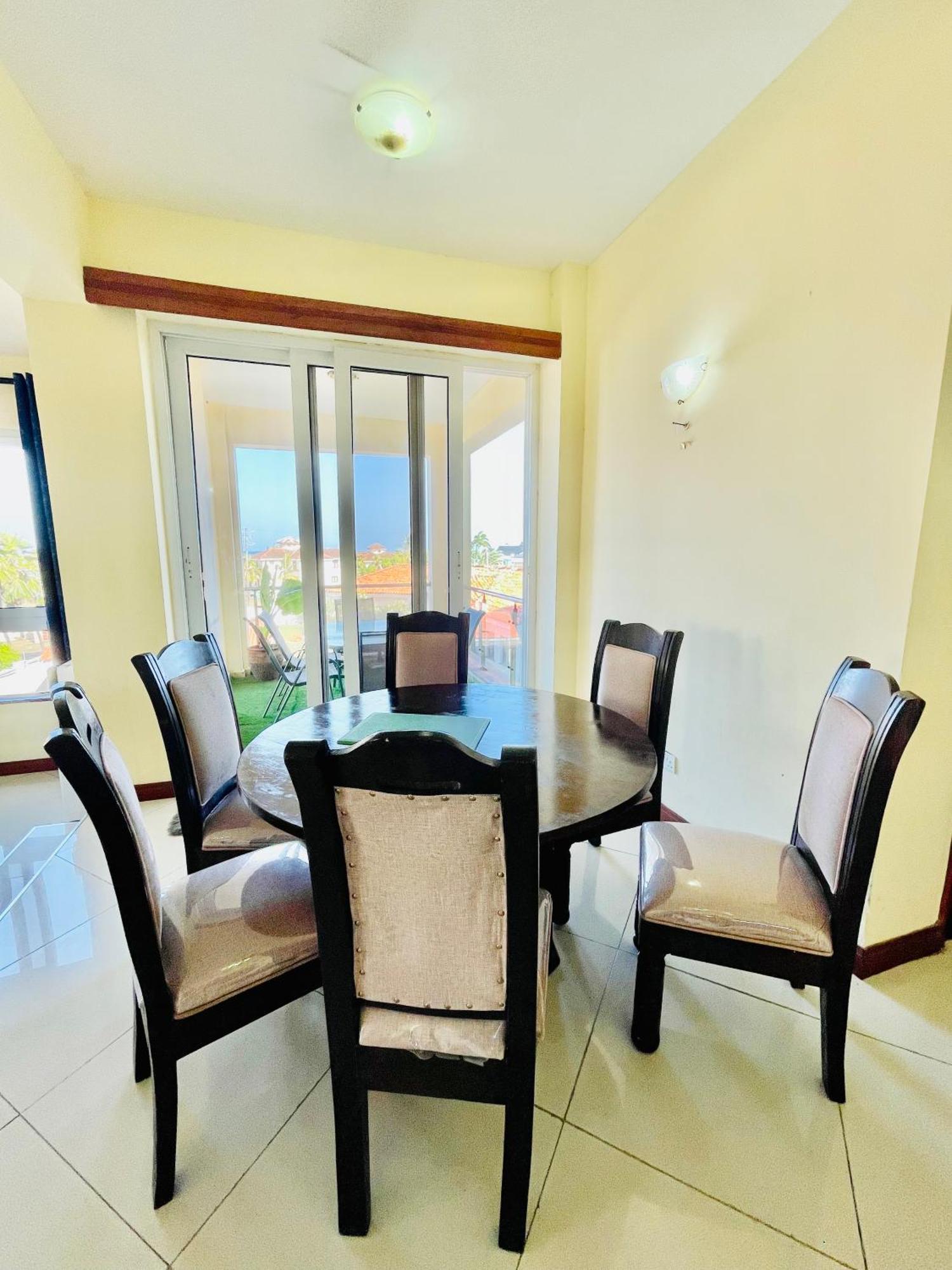 Elna'S Nyali - Work & Unwind - Pool, Sea Views, Ac & Fast Wi-Fi Bed & Breakfast Mombasa Exterior photo