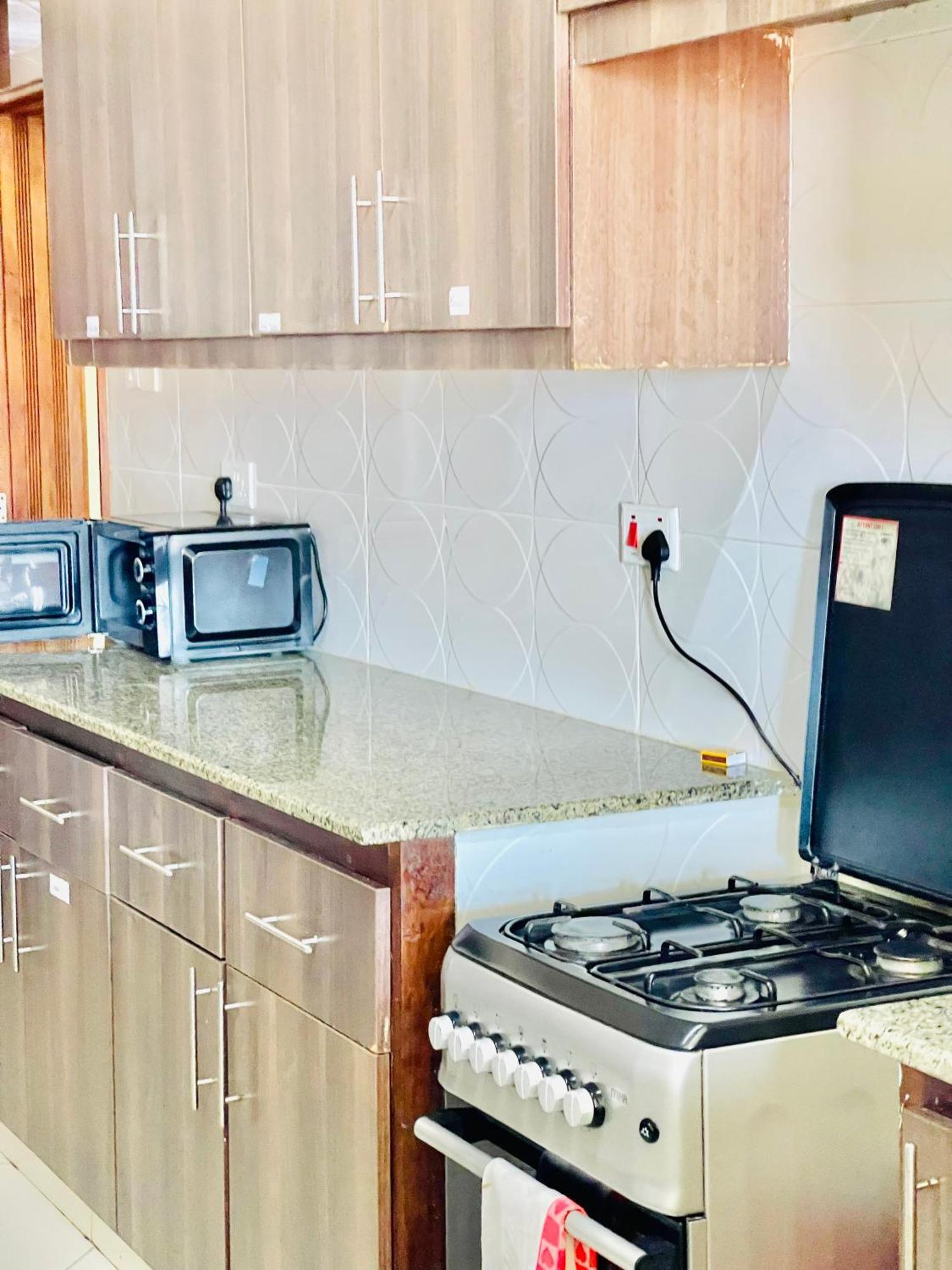 Elna'S Nyali - Work & Unwind - Pool, Sea Views, Ac & Fast Wi-Fi Bed & Breakfast Mombasa Exterior photo