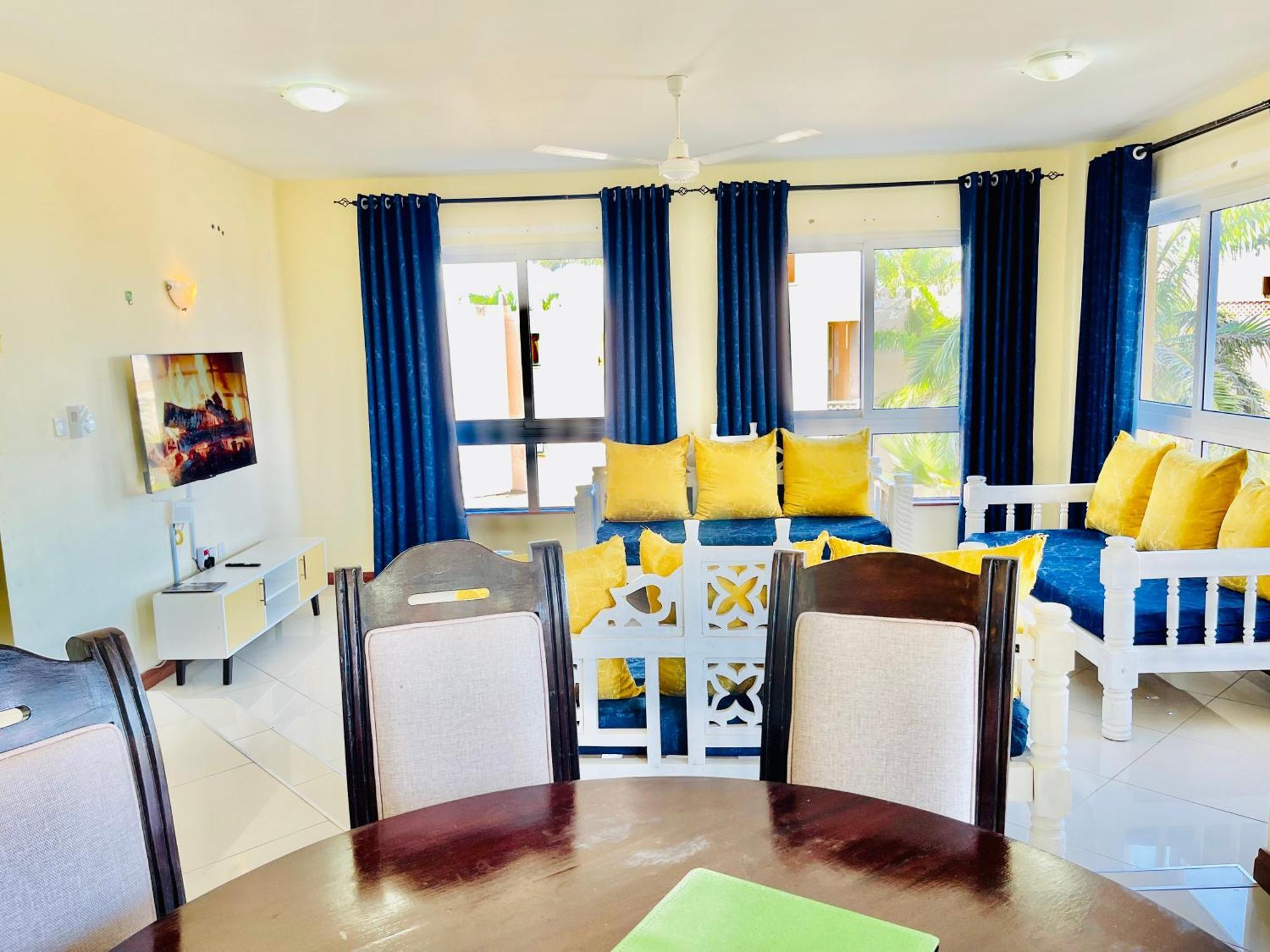 Elna'S Nyali - Work & Unwind - Pool, Sea Views, Ac & Fast Wi-Fi Bed & Breakfast Mombasa Exterior photo