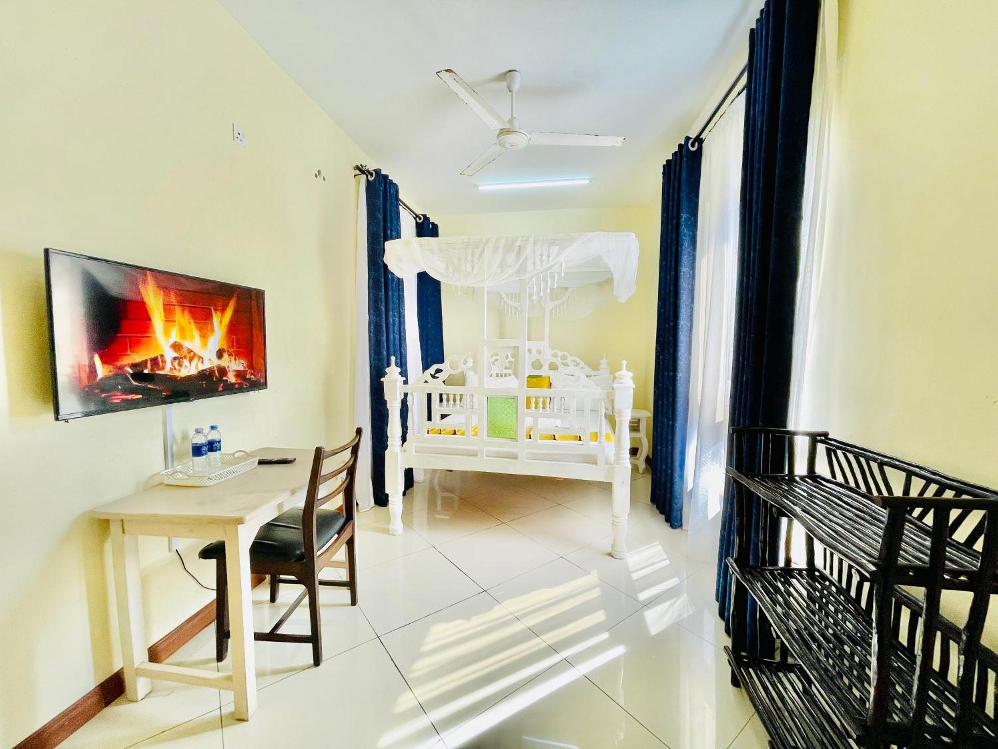 Elna'S Nyali - Work & Unwind - Pool, Sea Views, Ac & Fast Wi-Fi Bed & Breakfast Mombasa Exterior photo