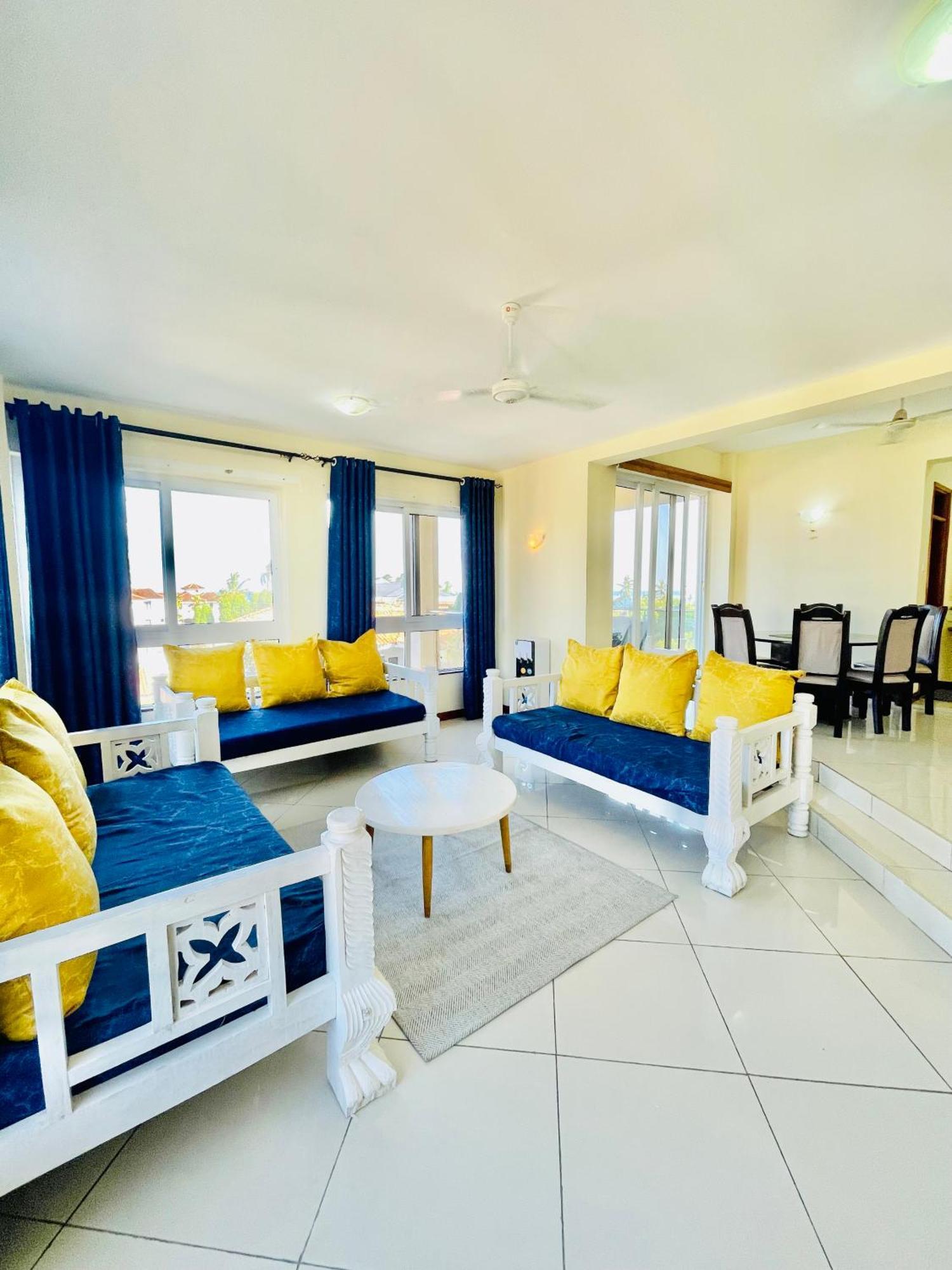 Elna'S Nyali - Work & Unwind - Pool, Sea Views, Ac & Fast Wi-Fi Bed & Breakfast Mombasa Exterior photo