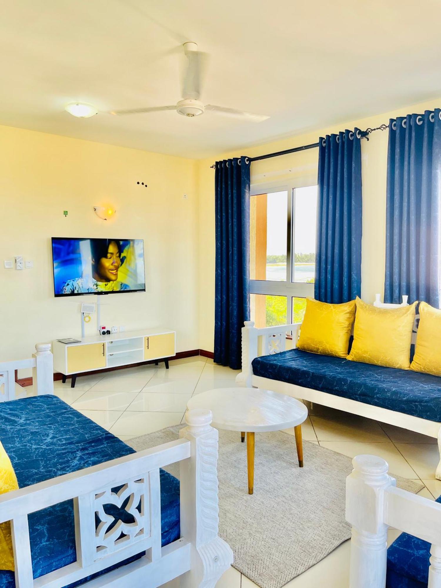 Elna'S Nyali - Work & Unwind - Pool, Sea Views, Ac & Fast Wi-Fi Bed & Breakfast Mombasa Exterior photo