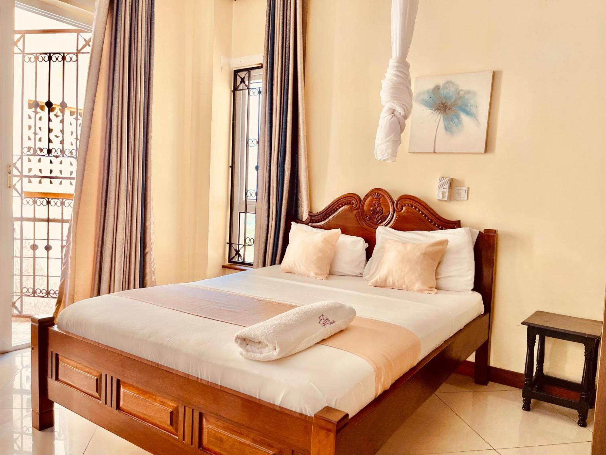 Elna'S Nyali - Work & Unwind - Pool, Sea Views, Ac & Fast Wi-Fi Bed & Breakfast Mombasa Exterior photo